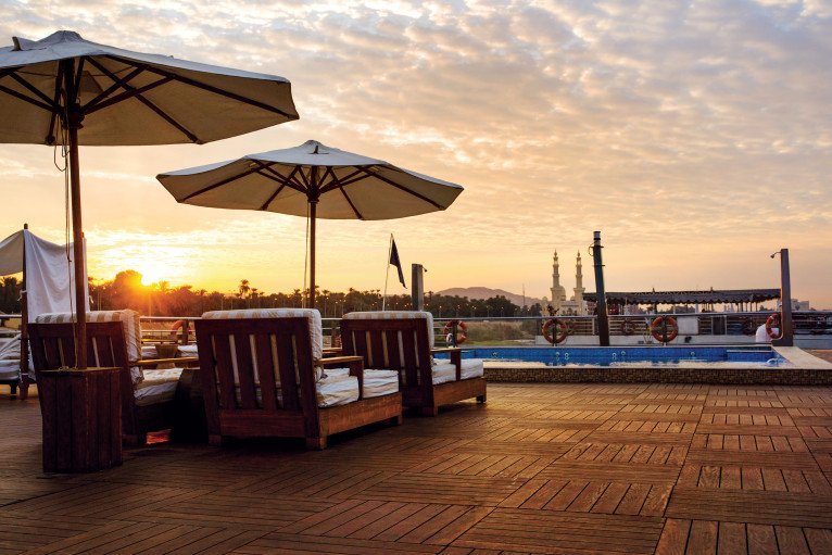 Pool & Sun Deck