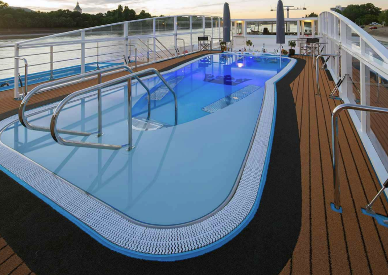 Sun-Deck Pool