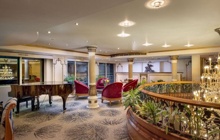 Piano Bar