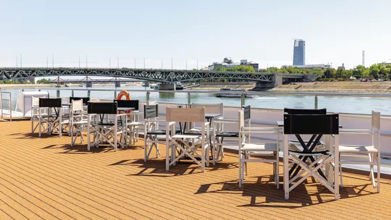 Lounge Bar